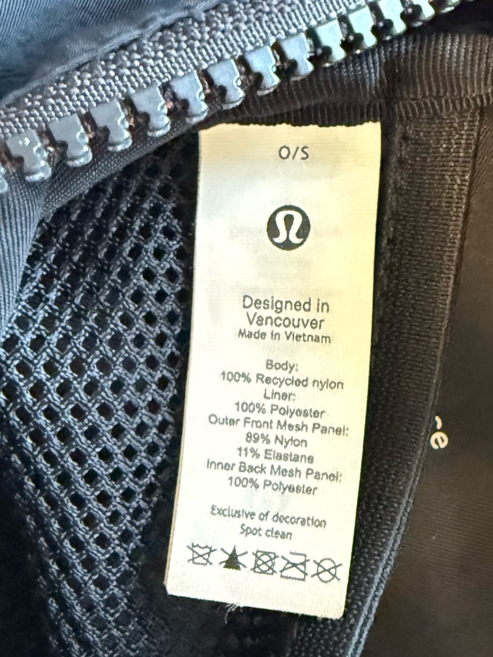 LULULEMON Clean Lines Belt Bag 2L in Black - Picture 14 of 16